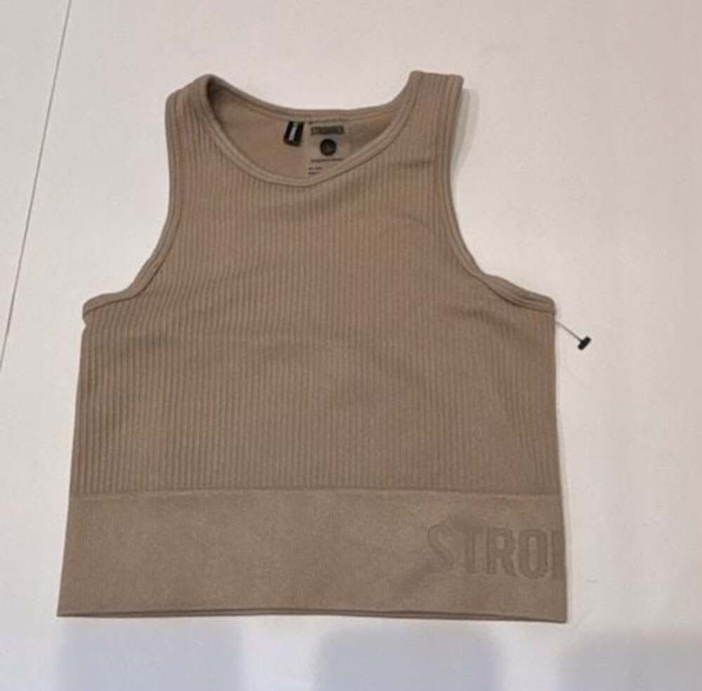Stronger Label Ribbed Seamless Crop Tank Top in Beige